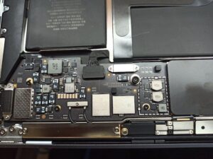 Macbook-screen-repair-in-jaipur